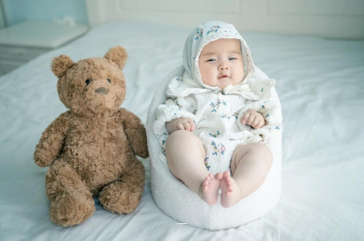广东宝宝吃不饱母乳的症状